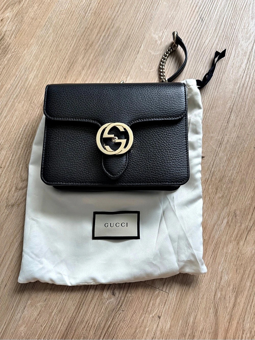 Gucci Interlocking G Chain Shoulder Bag Leather Black